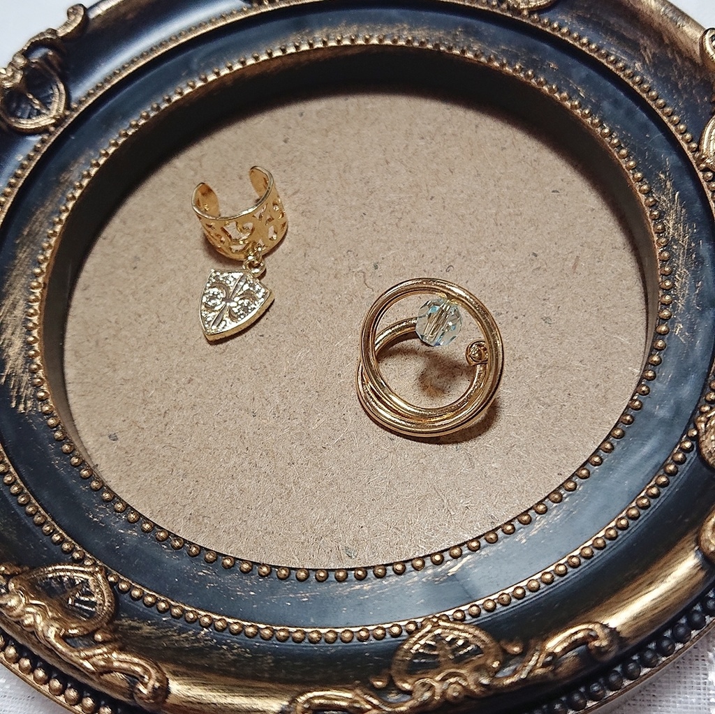 Knightsイメージイヤーカフ