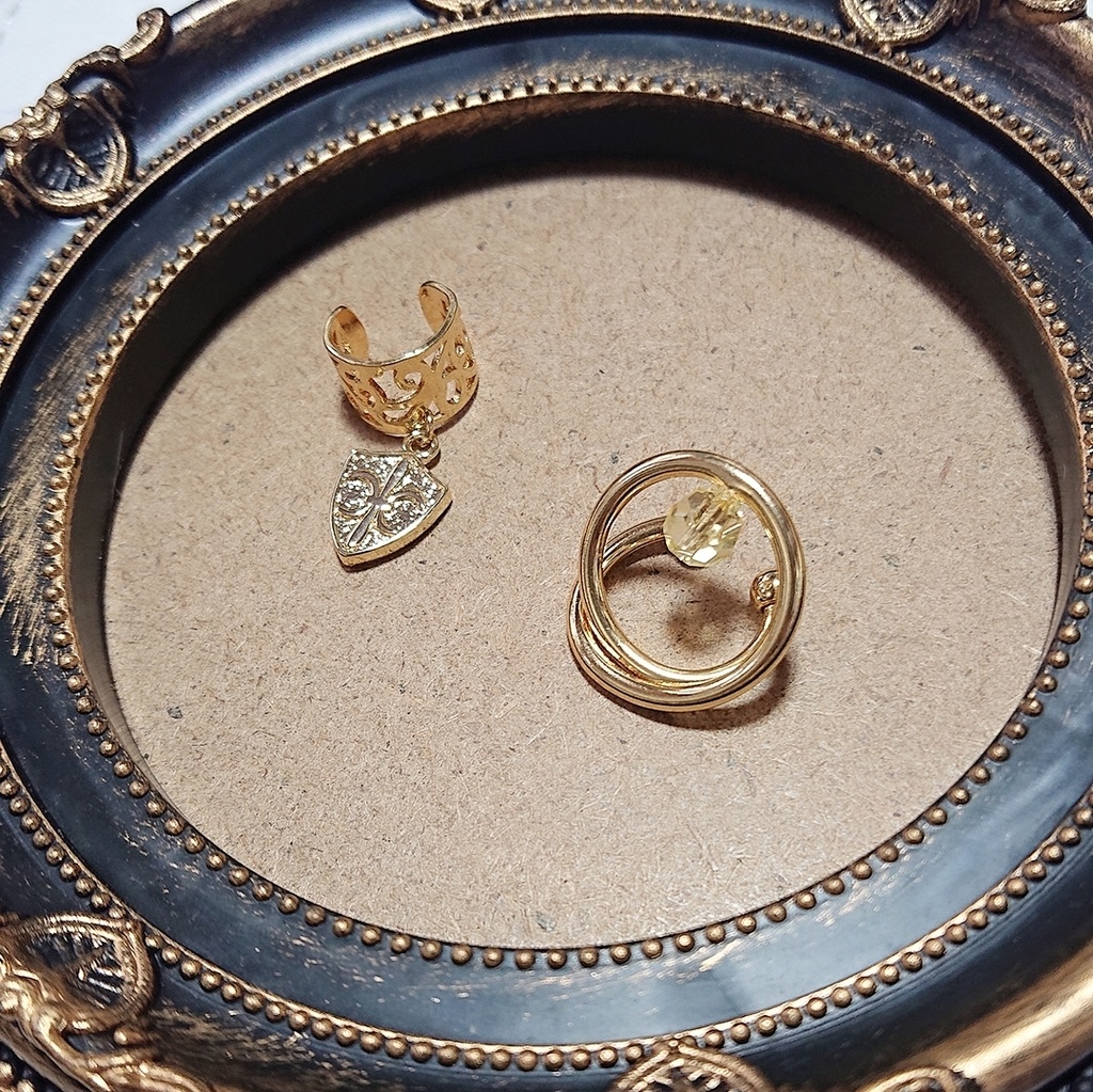 Knightsイメージイヤーカフ