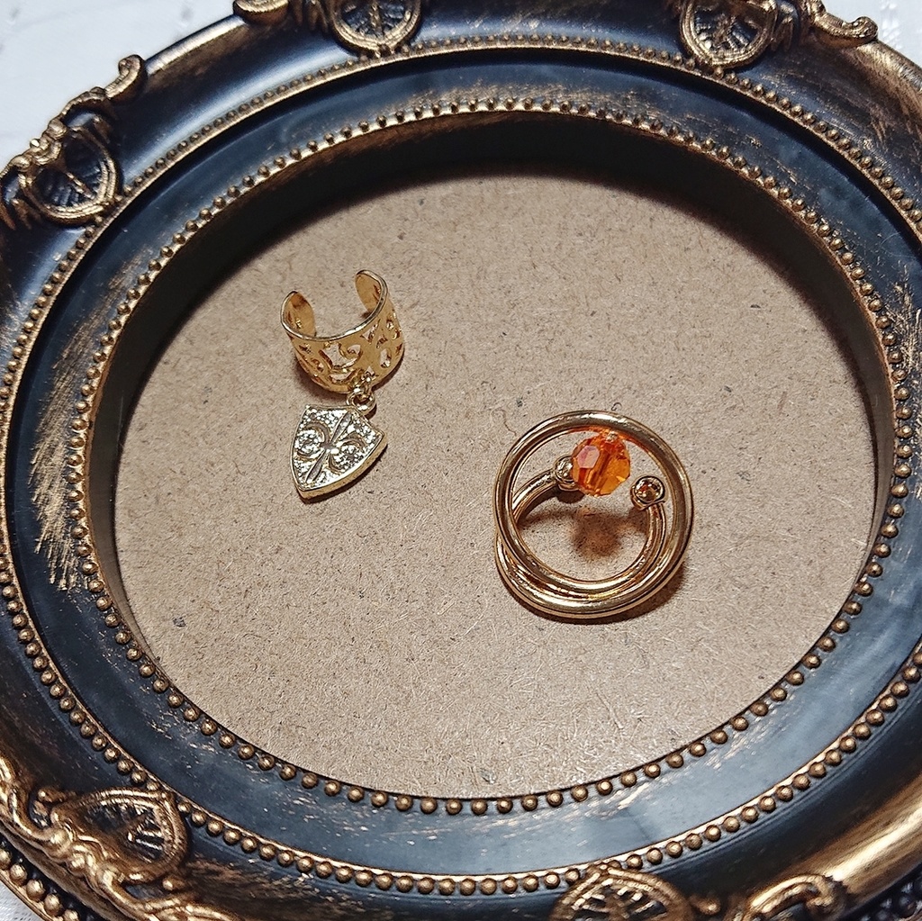 Knightsイメージイヤーカフ