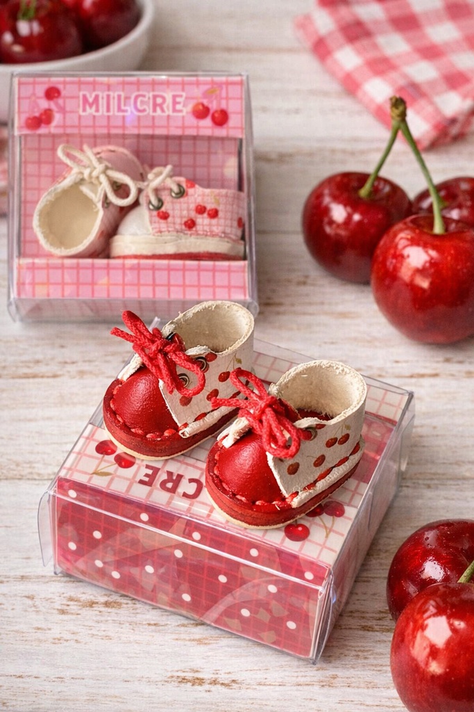 チェリー柄🍒スニーカー　10センチぬい　オビツ11 