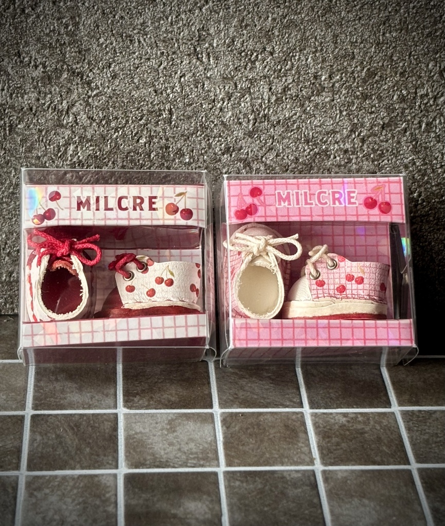 チェリー柄🍒スニーカー 10センチぬい オビツ11