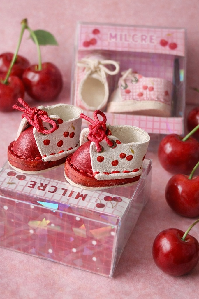 チェリー柄🍒スニーカー 10センチぬい オビツ11