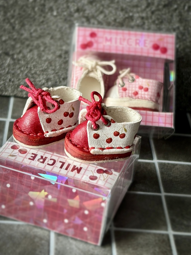 チェリー柄🍒スニーカー 10センチぬい オビツ11