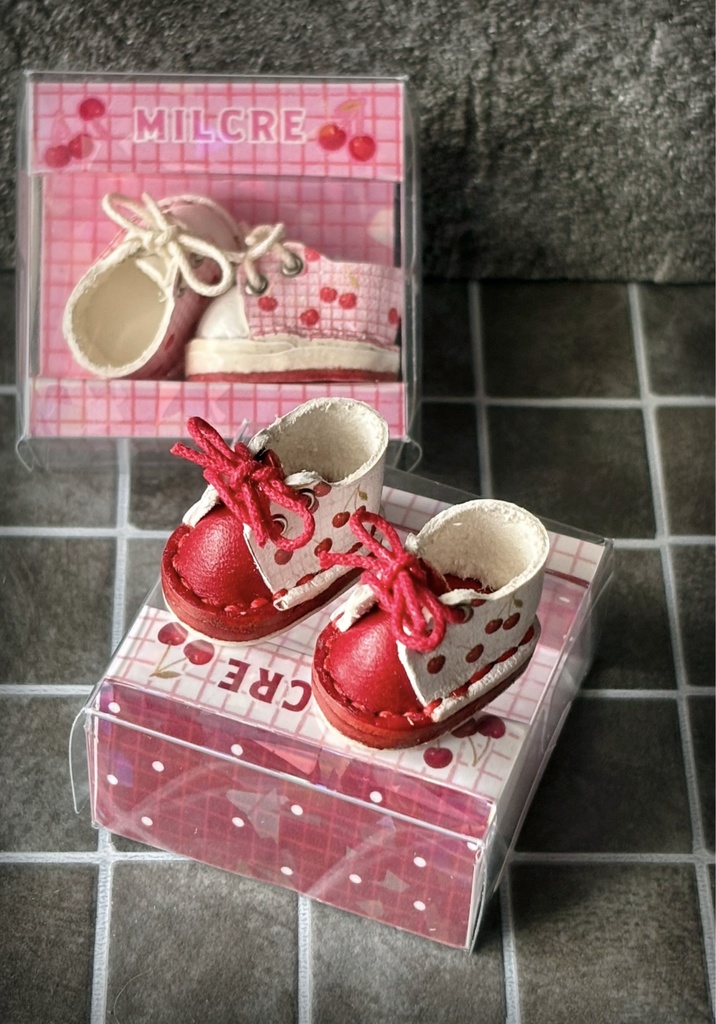 チェリー柄🍒スニーカー　10センチぬい　オビツ11 