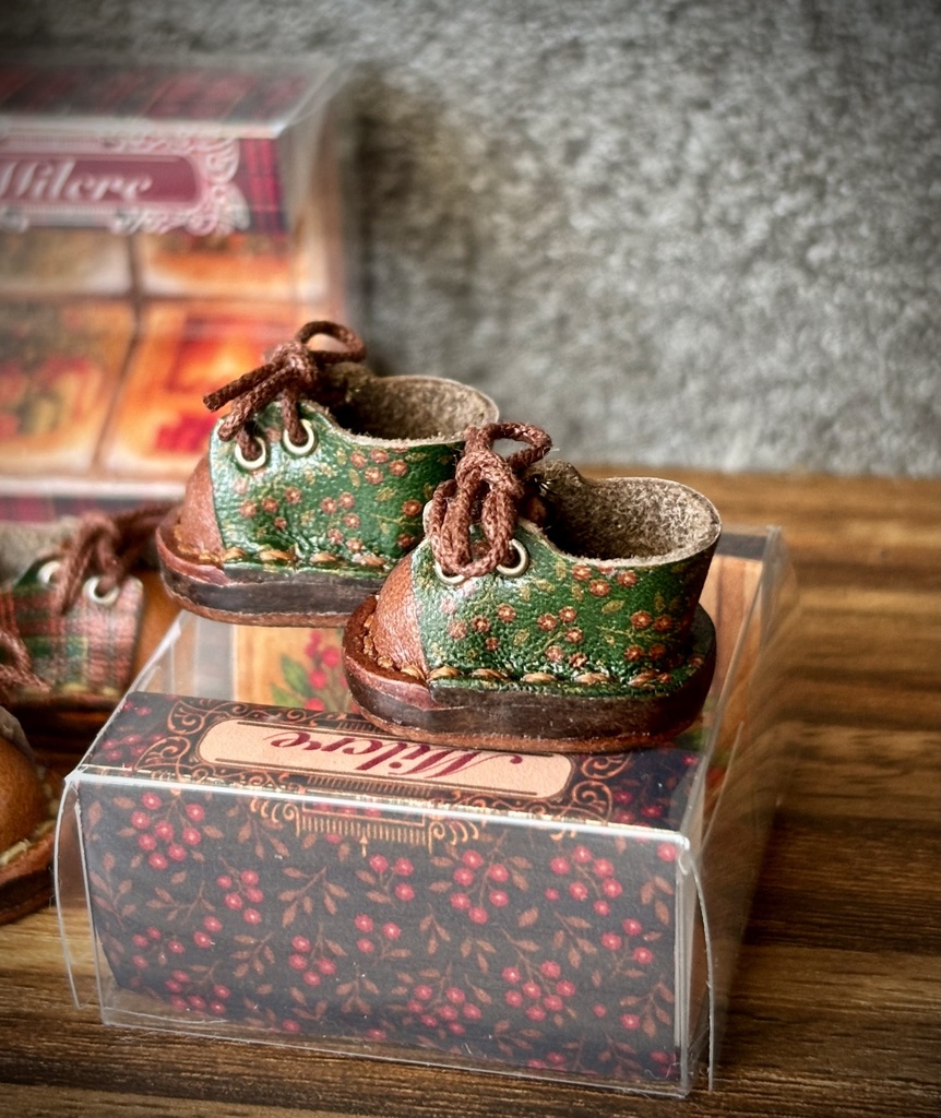クリスマス過ぎても履けるクリスマス靴🎄 オビツ11 10cmぬい