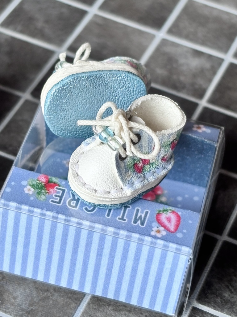 ストロベリー🍓柄スニーカー