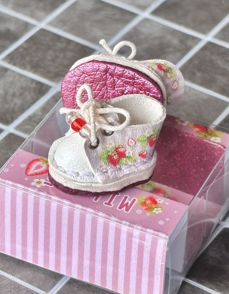 ストロベリー🍓柄スニーカー