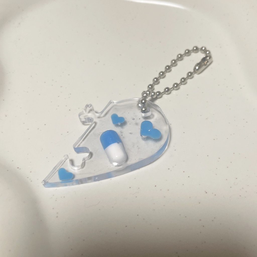 キーホルダー　片割れハート　ブルー　右