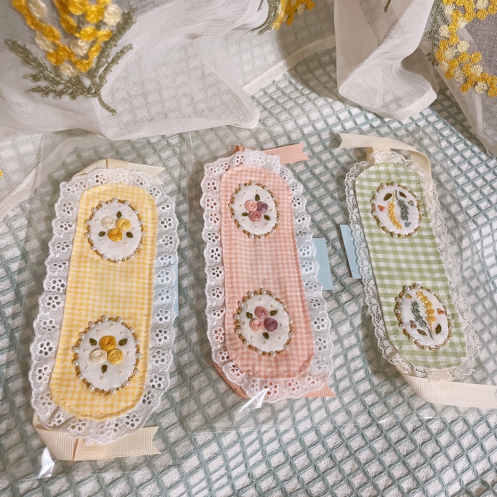 お花刺しゅうの頭かざり