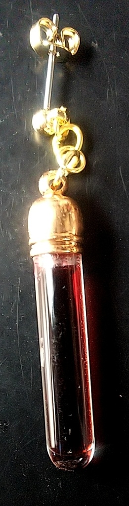 ピアス『血液アンプル２』