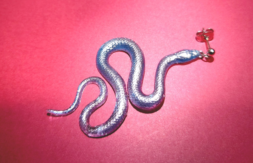 ピアス「蛇　怠惰」