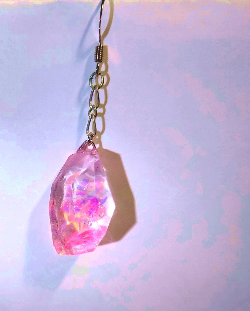 幻想鉱石ピアス「恋桜」