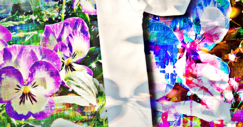 a-906 朝 掠れた空気に埋もれる華 A flower buried in the morning airでTシャツ