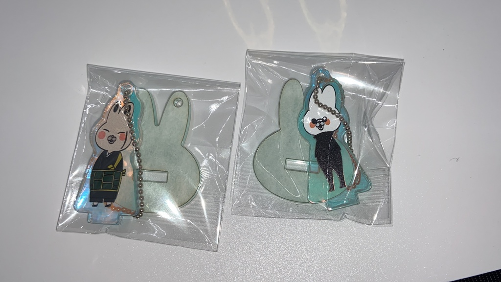 お出かけできる🐰さんアクリルスタンドキーホルダー
