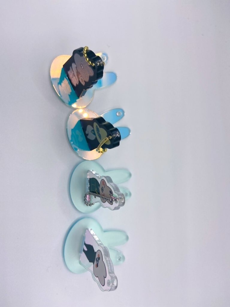 お出かけできる🐰さんアクリルスタンドキーホルダー