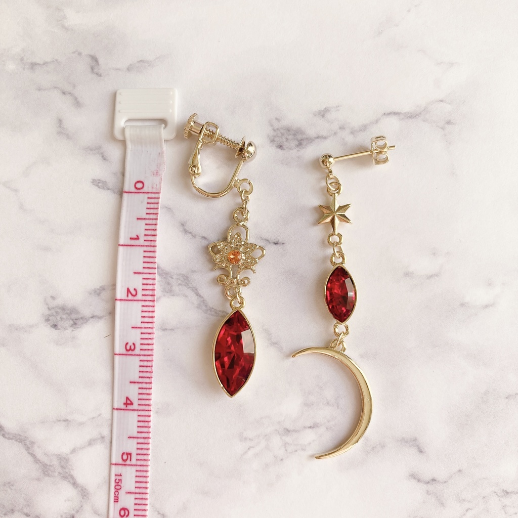 月とビジューのピアス/イヤリング