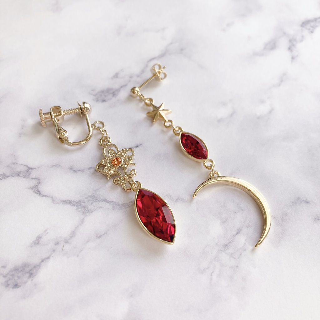 月とビジューのピアス/イヤリング