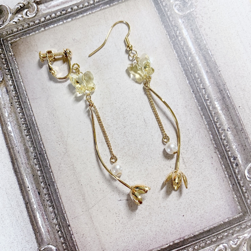 蝶々のピアス/イヤリング