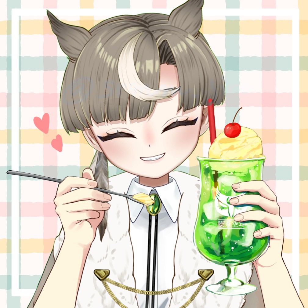 【無料配布あり】クリームソーダを持つ手