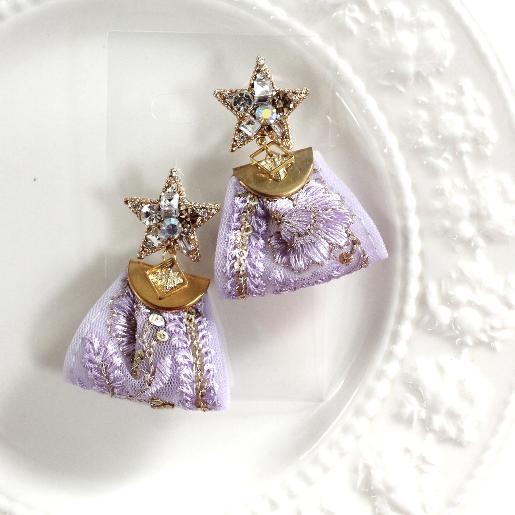 キラキラ星と刺繍リボン樹脂ピアス