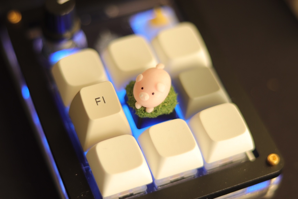 ぶたさんキーキャップ / Slacking pig