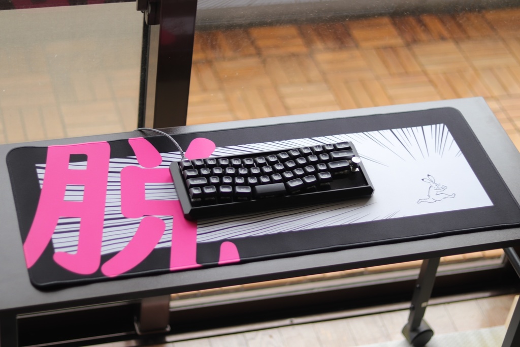 【終売】脱兎デスクマット / Rabbit run away