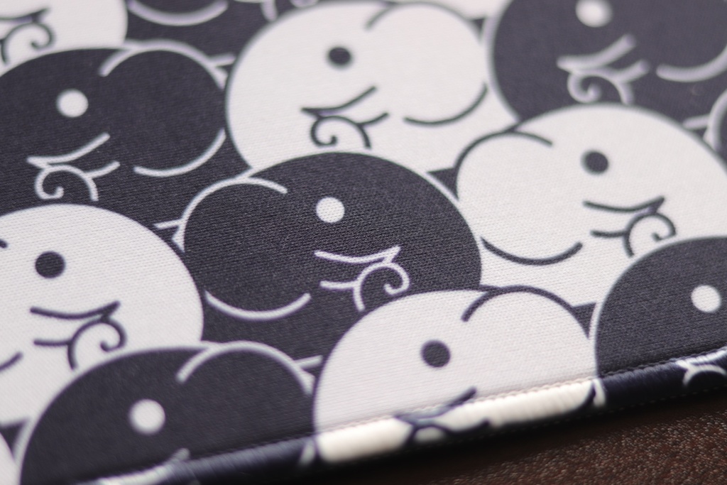 【終売 / 予約販売】有象無象(右往左往)デスクマット / Riot elephant