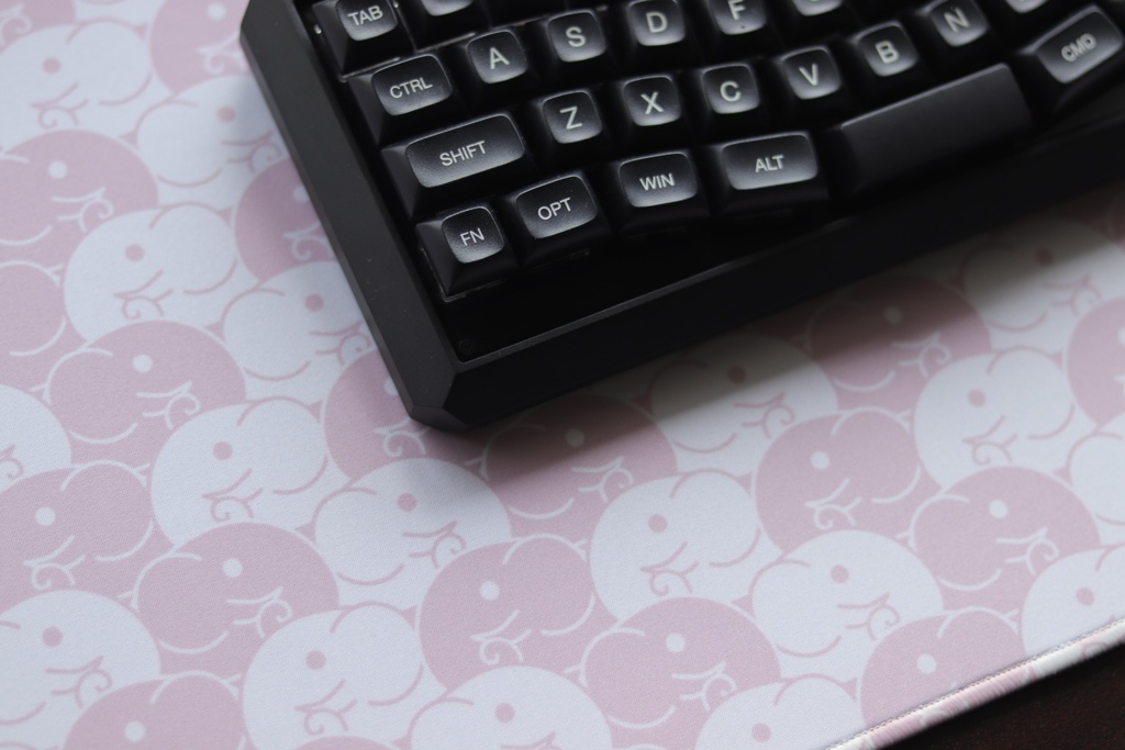 【終売 / 予約販売】有象無象(右往左往)デスクマット / Riot elephant