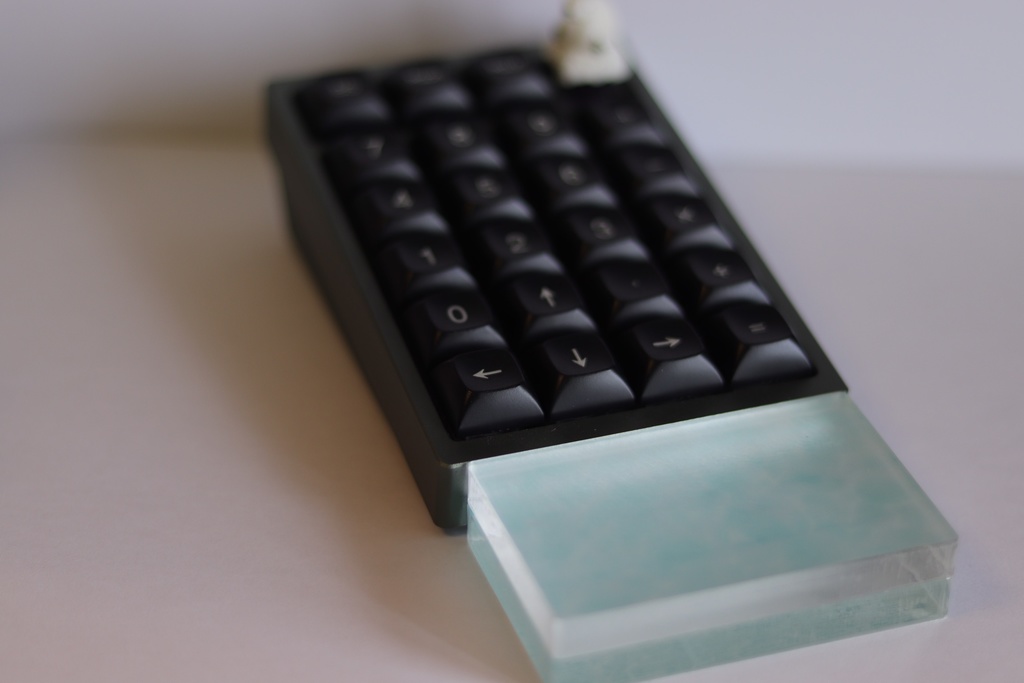 かんたんアクリルリストレスト