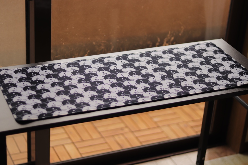 【受注生産】有象無象(右往左往)デスクマット / Riot elephant