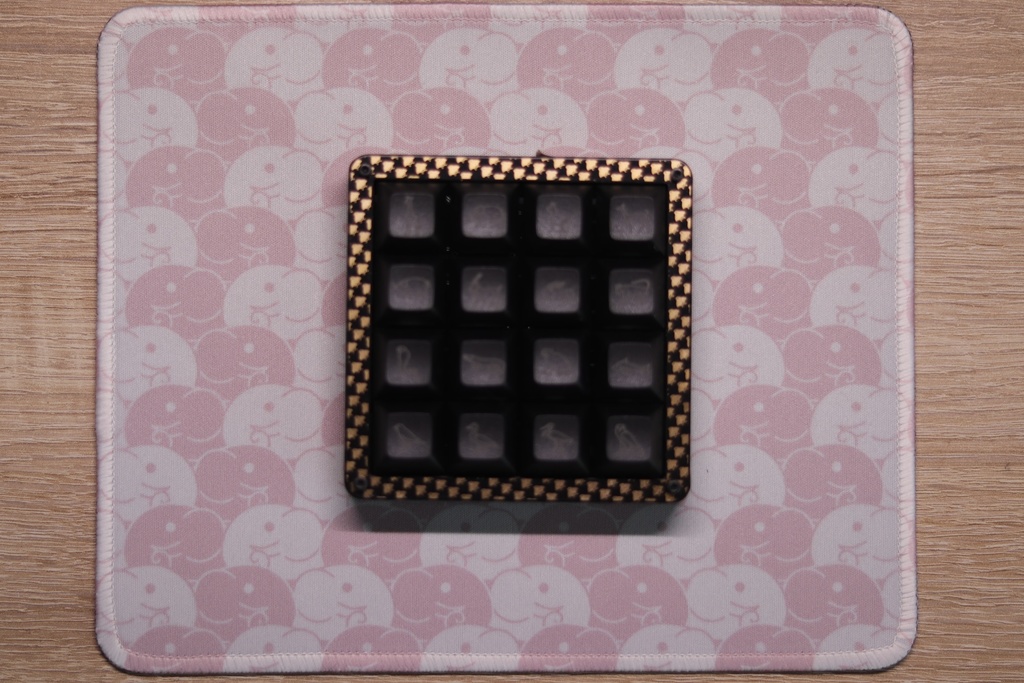 【受注生産】有象無象(右往左往)マウスパッド / Riot elephant