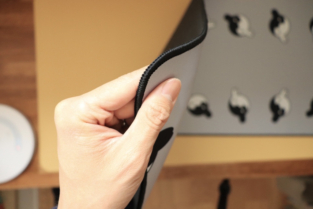 陰陽うさぎデスクマット / yin-yang rabbit