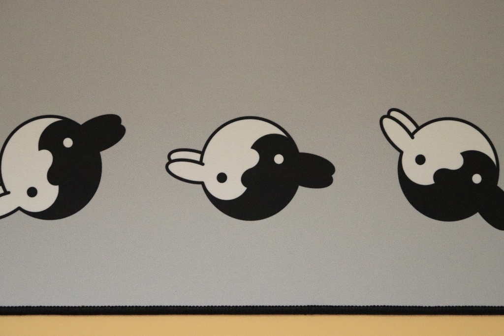 陰陽うさぎデスクマット / yin-yang rabbit