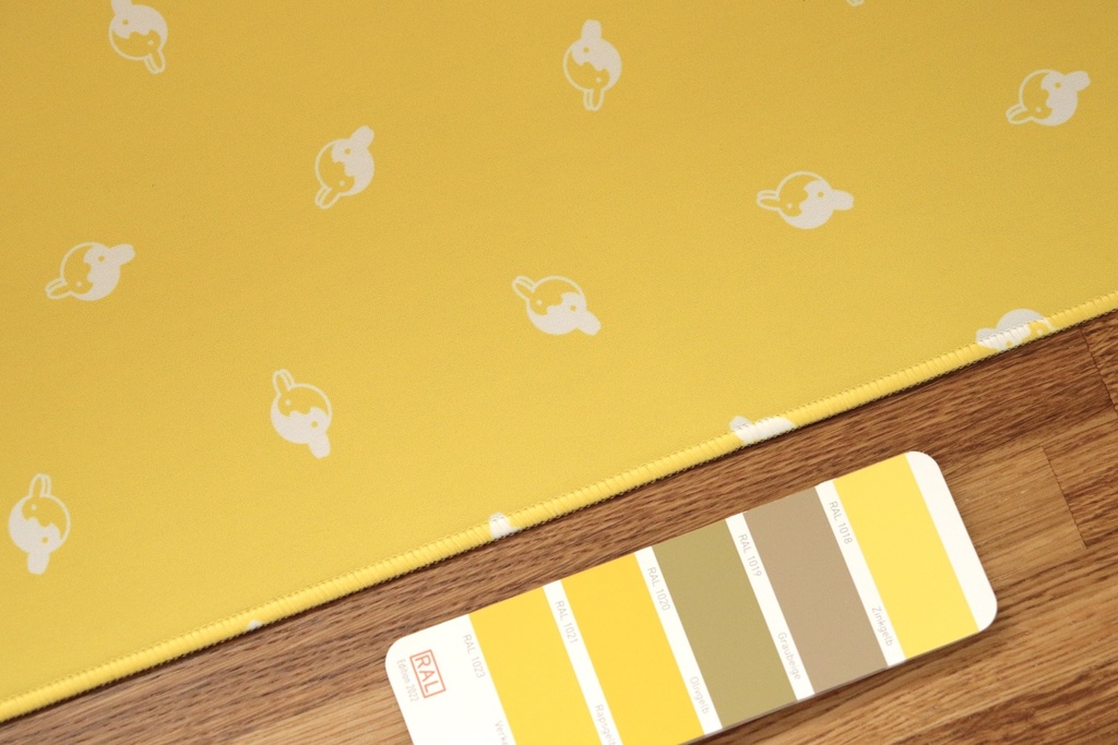 ビタミンラビットデスクマット / vita rabbit