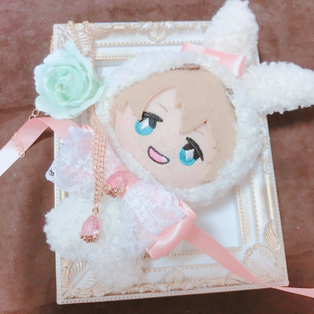 うさちゃんの着ぐるみとお揃いネックレス