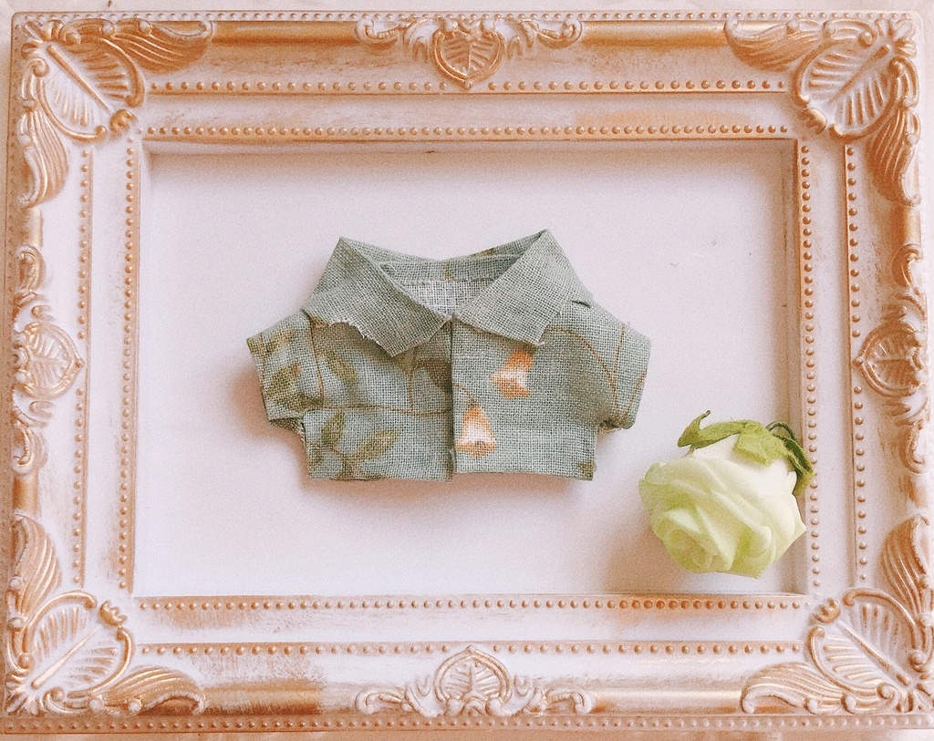 小さなお花柄シャツ