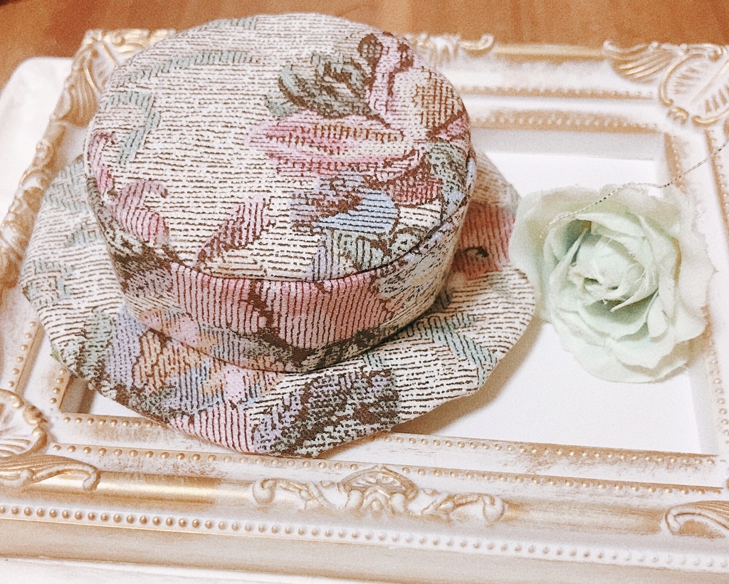 冬薔薇のお帽子と柄スーツの3点セット