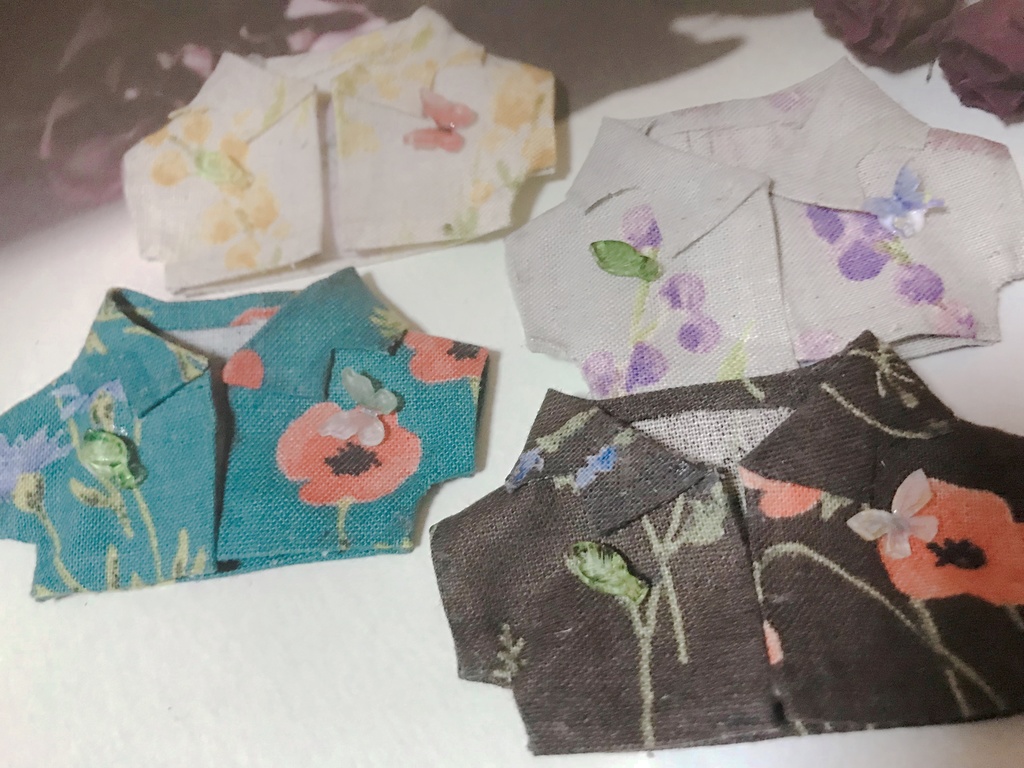 彩りの花々シャツ