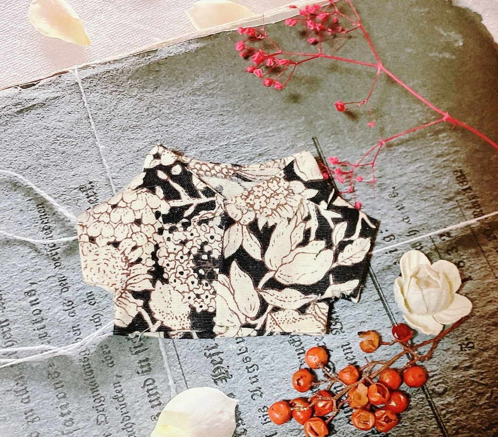 黒花々シャツ(10~12cm用)