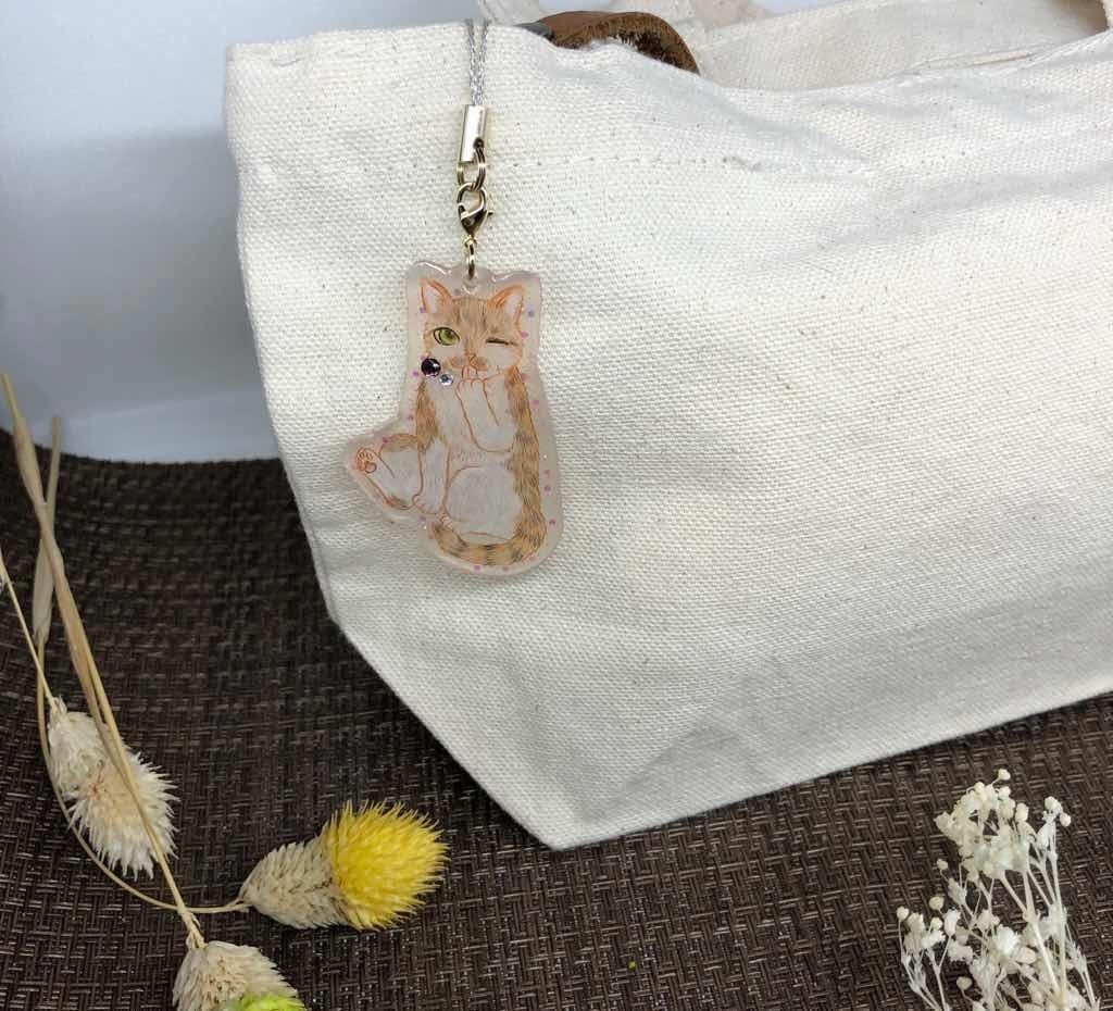 どうぶつチャーム「いたずら白キジ猫」