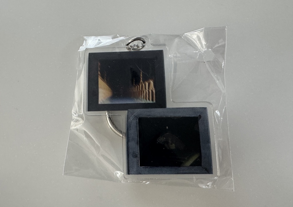 【コワイモノ展】心霊写真アクリルキーホルダー