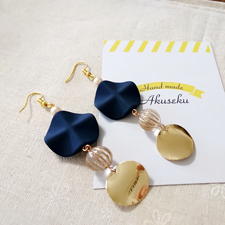 ネイビーピアス