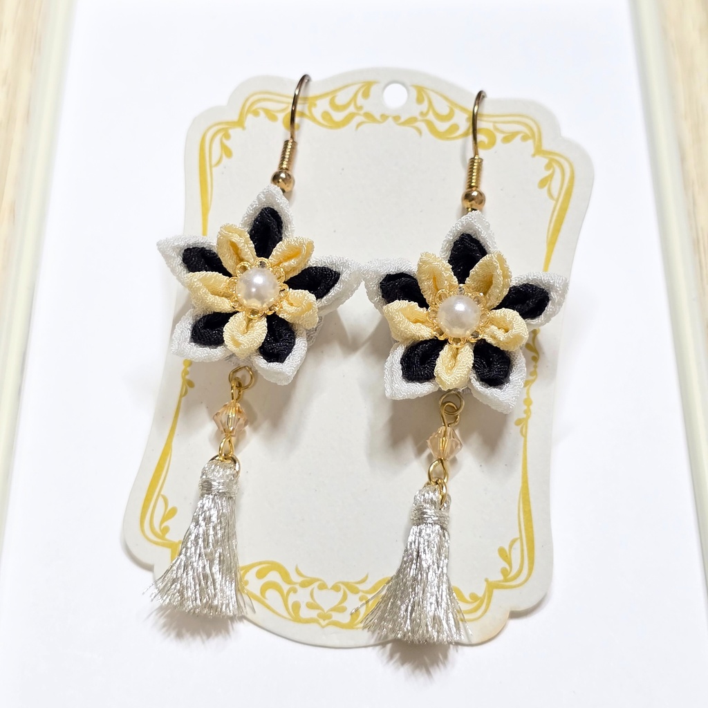 剣つまみのピアス&イヤリング