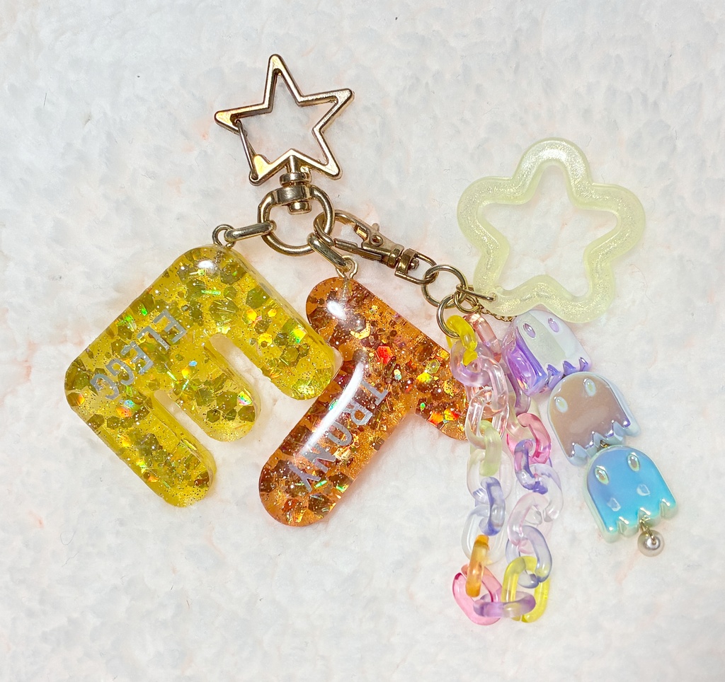 イニシャルキーホルダー(大)など