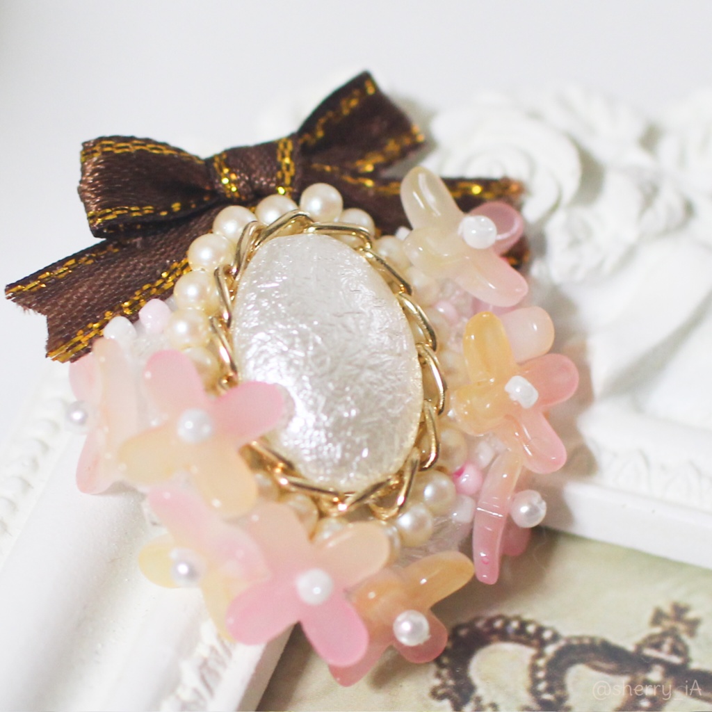 幸せな香り漂うお花の2wayブローチ