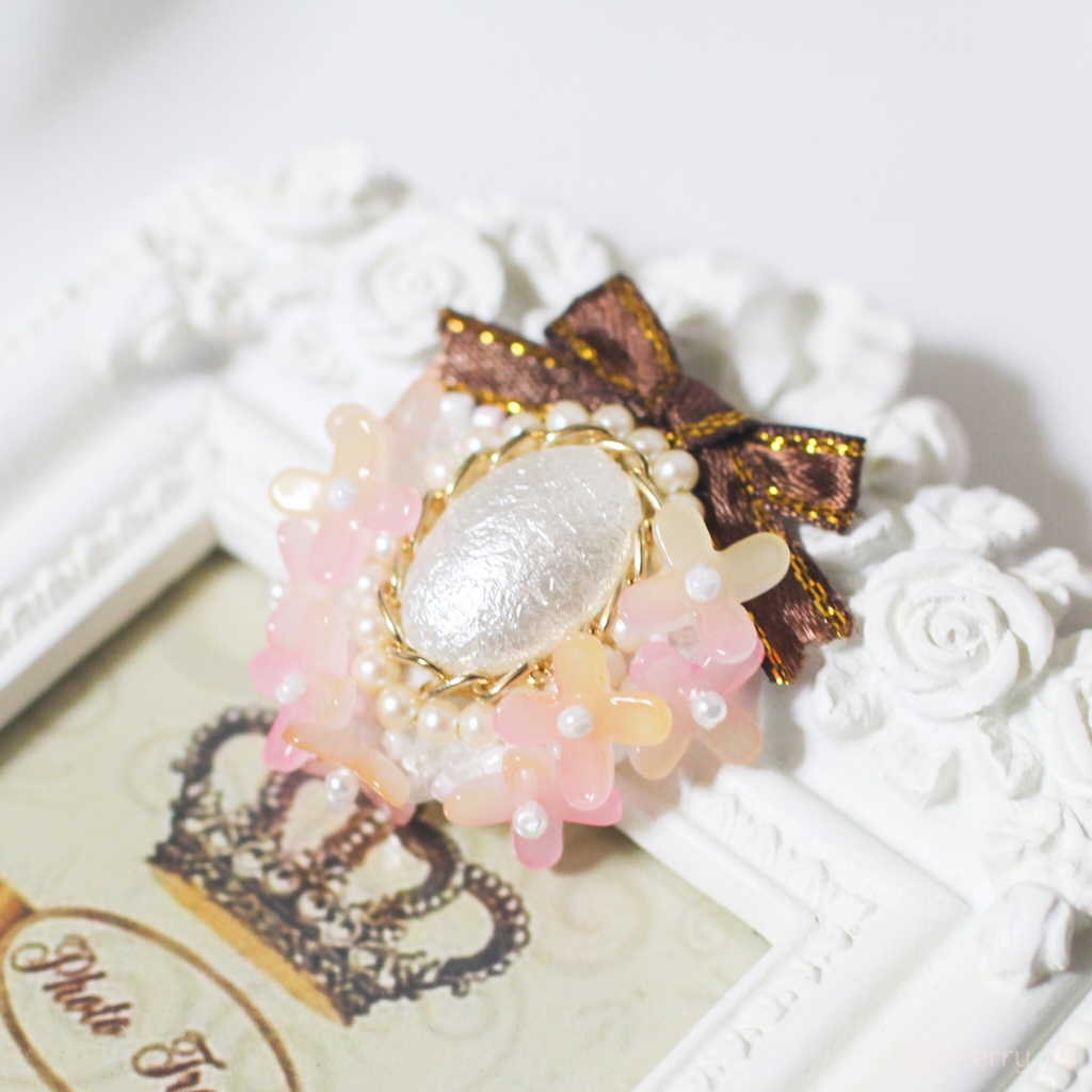 幸せな香り漂うお花の2wayブローチ