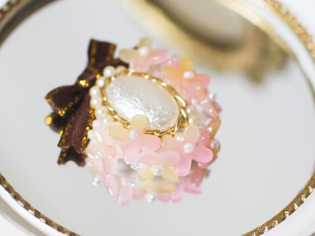 幸せな香り漂うお花の2wayブローチ