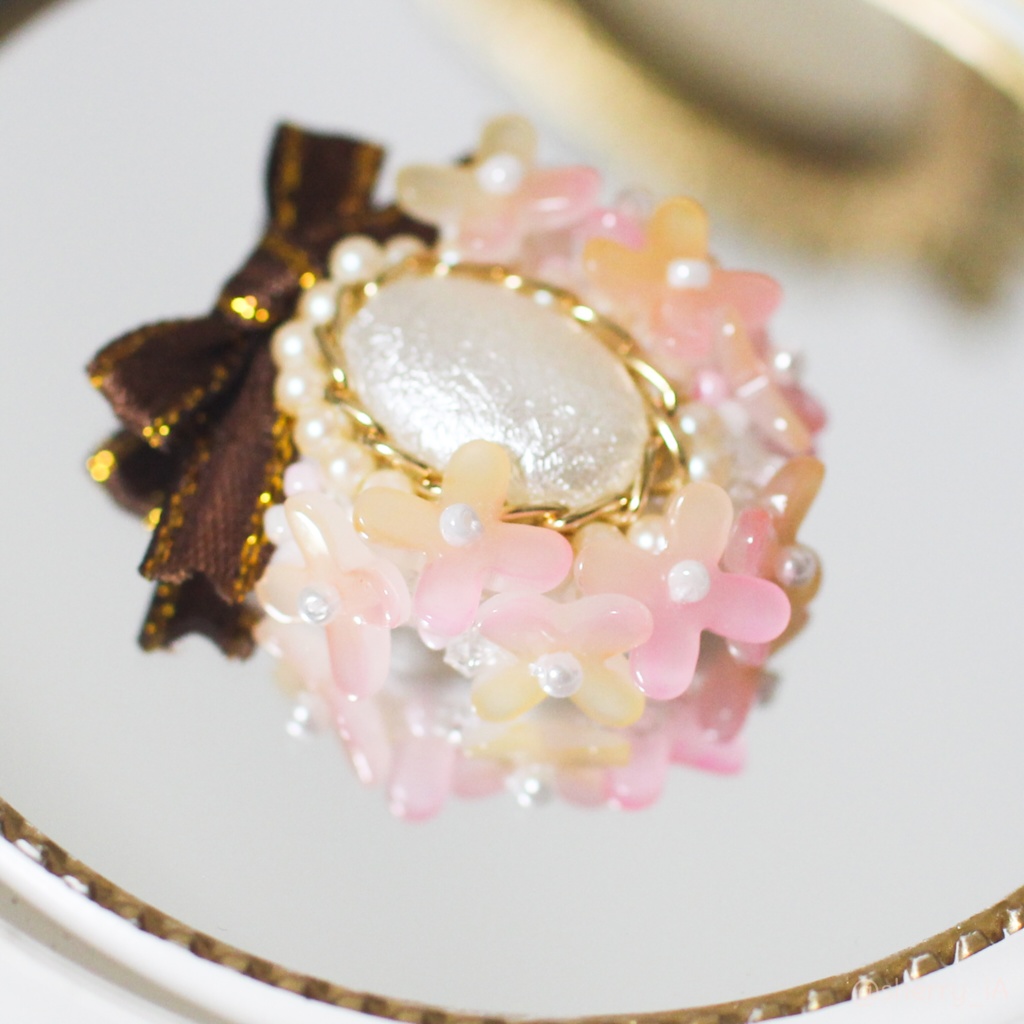 幸せな香り漂うお花の2wayブローチ