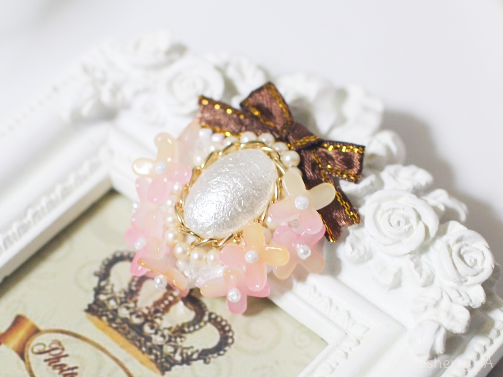 幸せな香り漂うお花の2wayブローチ