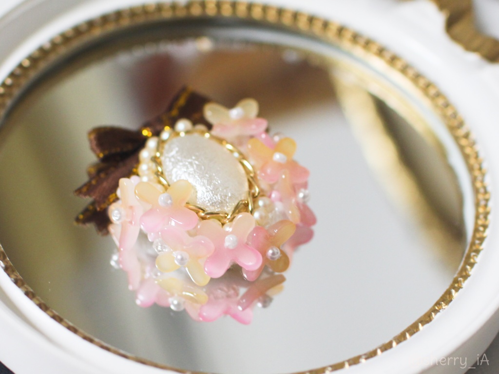 幸せな香り漂うお花の2wayブローチ